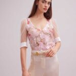 הַלבָּשָׁה Anne Fontaine עליונית רוזאה וטופ נצנצים ורדים עם שרוולי רשת קצרים ורוד/לבן נשים DL8V8L259